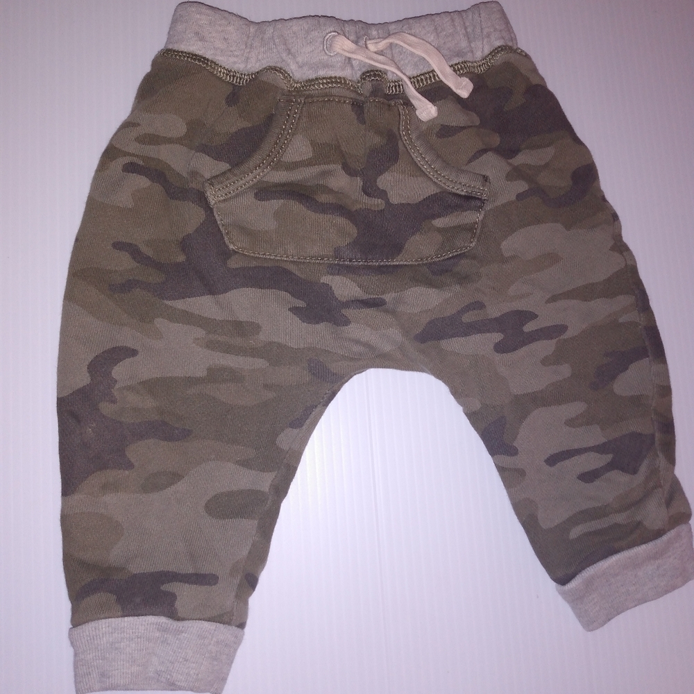Baby Gap 6-12 months joggers